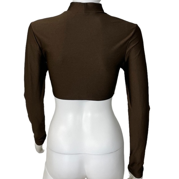 Crop Top Long Sleeve Mock Neck Stretch Top
New - Picture 4 of 6